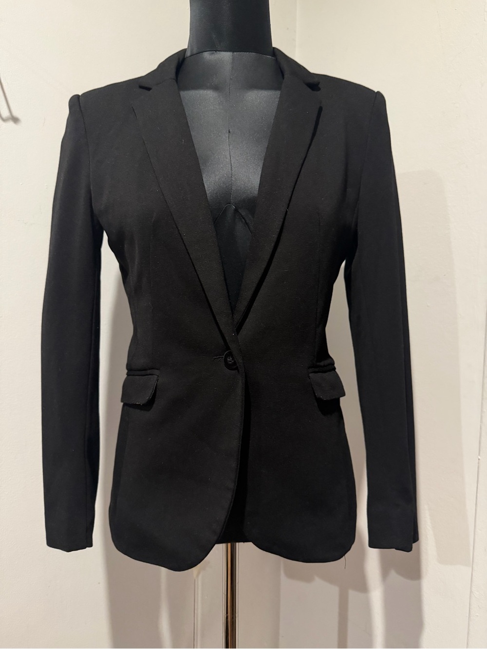 H&M Women's Black One Button Lined Blazer US 8 Medium M single lapel suit jacket